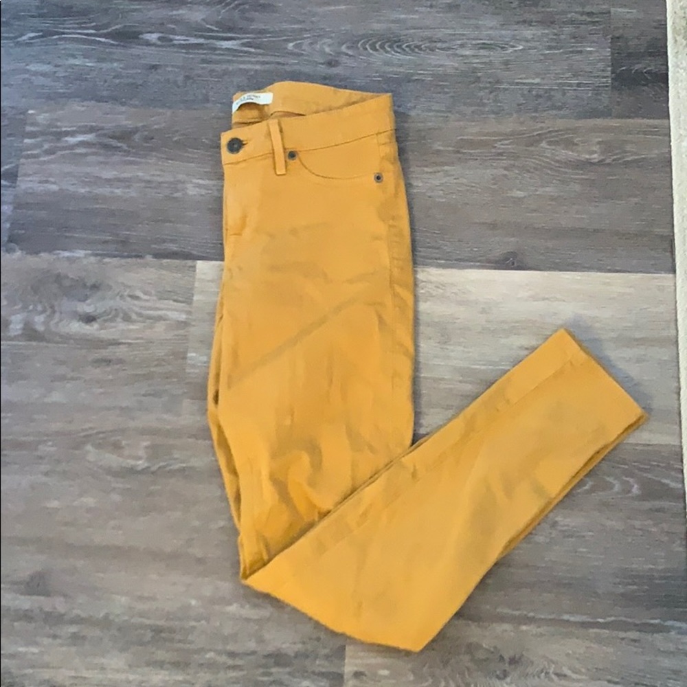 • Yellow Rich & Skinny Denim •